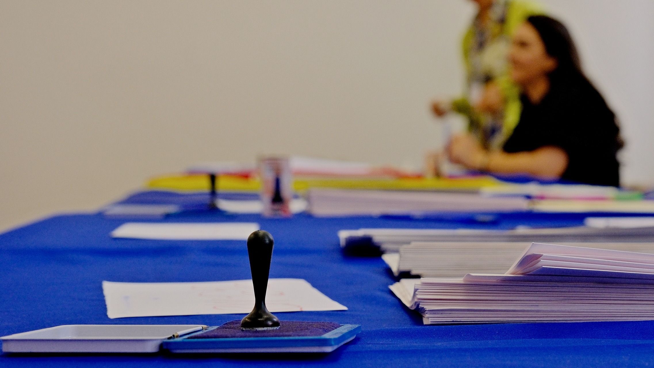 Csaknem 18 millió választópolgárt várnak az urnákhoz vasárnap