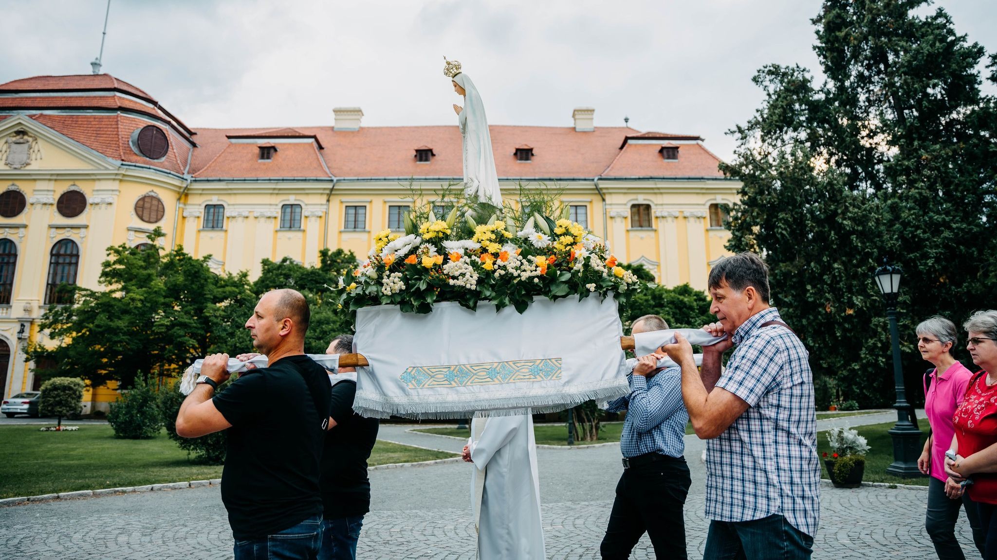 Szentmise és körmenet a Fatimai Boldogságos Szűz Mária tiszteletére