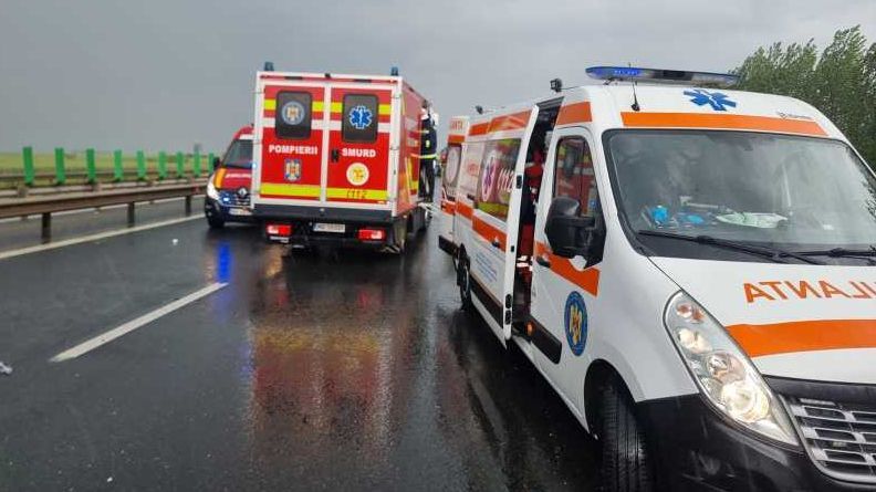 Egy áru- és egy személyszállító kisbusz ütközött az A3-as autópályán