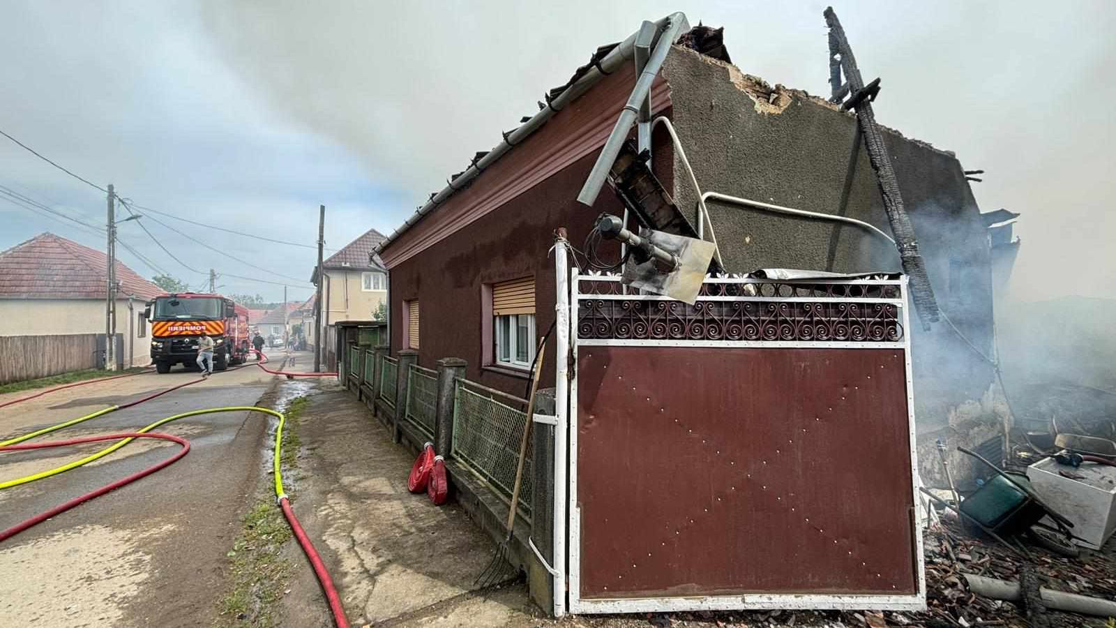 Szinte teljesen leégett egy ház Réven