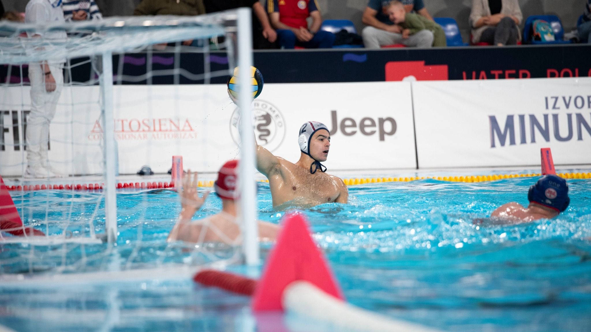 Bukarestben kezdik a finálét a pólósok