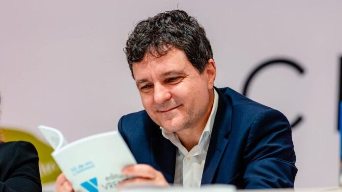 Nicușor Dan ostobaságnak nevezte George Simion 500 ezer közalkalmazott menesztésével kapcsolatos nyilatkozatát