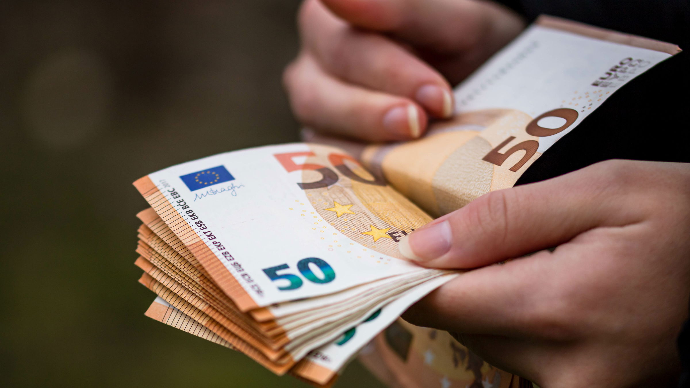 Három napig tartó gyengülés után erősödött a román deviza