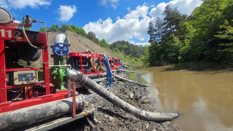 Az elmúlt órák kiadós esőzései miatt három motoros szivattyút helyeztek üzembe Parajd környékén