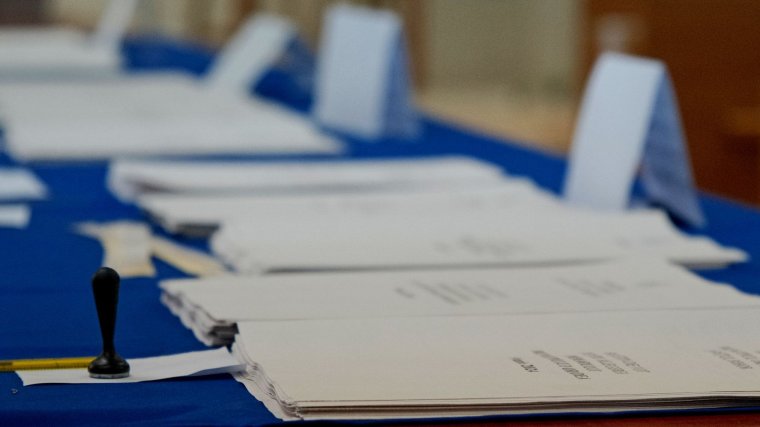 Több mint 18 millió választópolgárt várnak az urnákhoz vasárnap