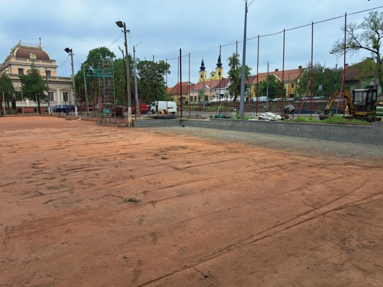 Rekordidő alatt újul meg a nagyállomás melletti Crișul sporttelep