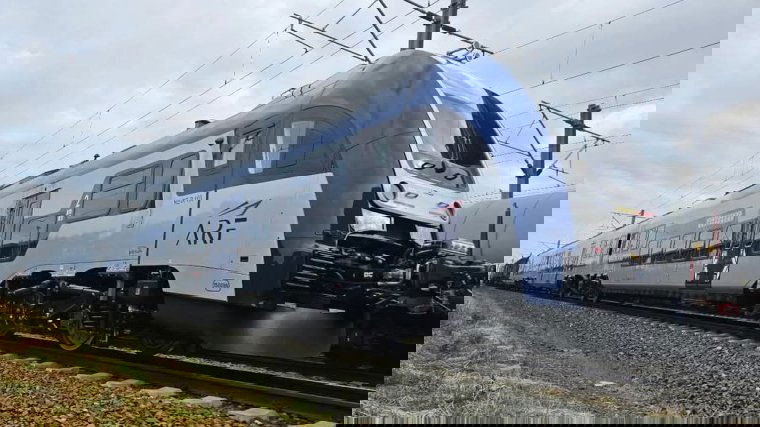 Megérkezett Romániába a lengyel Pesa vállalattól vásárolt 62 elektromos vonatból az első