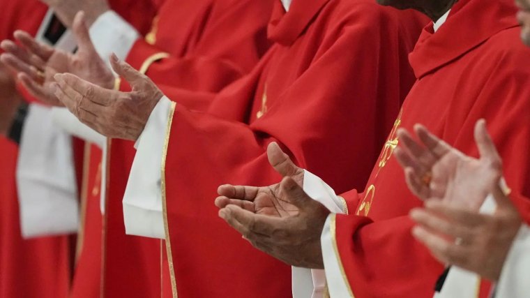 A bíborosi testület dékánja: Az új pápának elő kell segítenie az egyházon belüli összetartást és egységet