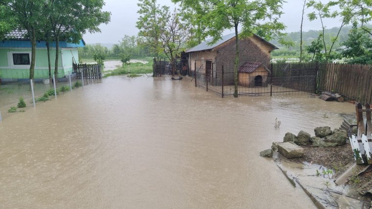 Több mint ötszáz embert menekítettek ki a megáradt folyók útjából