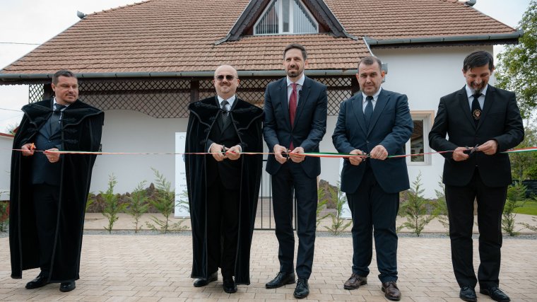 Felújított lelkészi lakásokat adtak át Nagyváradon