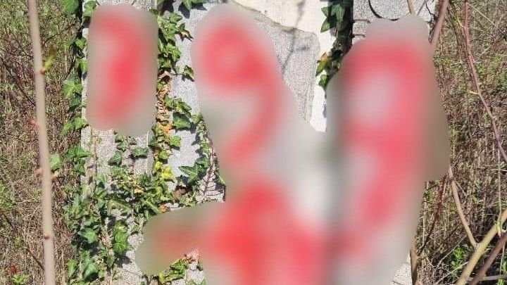 Náci csoportosuláshoz tartozó fiatalok randalíroztak egy aradi zsidó temetőben