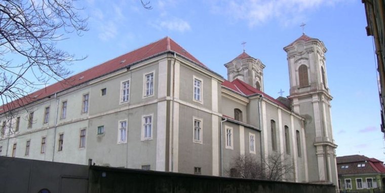 Ki akarja lakoltatni a premontrei apátot a váradi önkormányzat