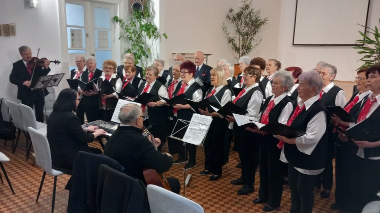 Édesanyákat és nagymamákat köszöntöttek