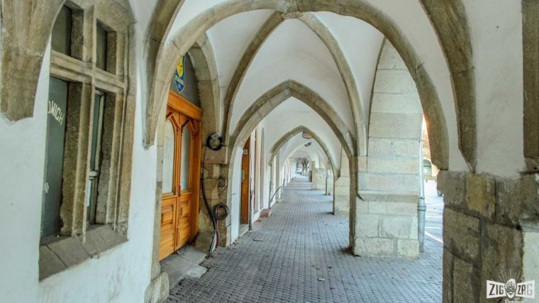 Tovább kell várni Beszterce gótikus árkádsorának a felújítására