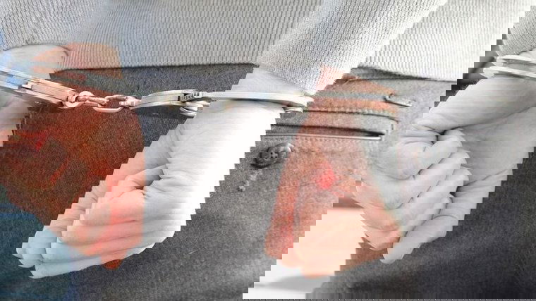 Hétezer lejt zsarolt ki áldozatától intim fotókkal egy férfi