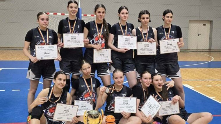 Ezüstéremmel tért haza a Rookies az országos bajnokságról