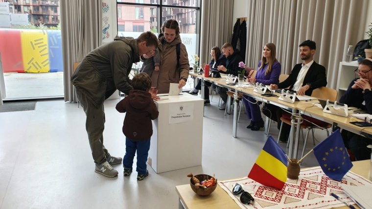 AEP: vasárnap 20 óráig közel 940 ezer román állampolgár szavazott külföldön