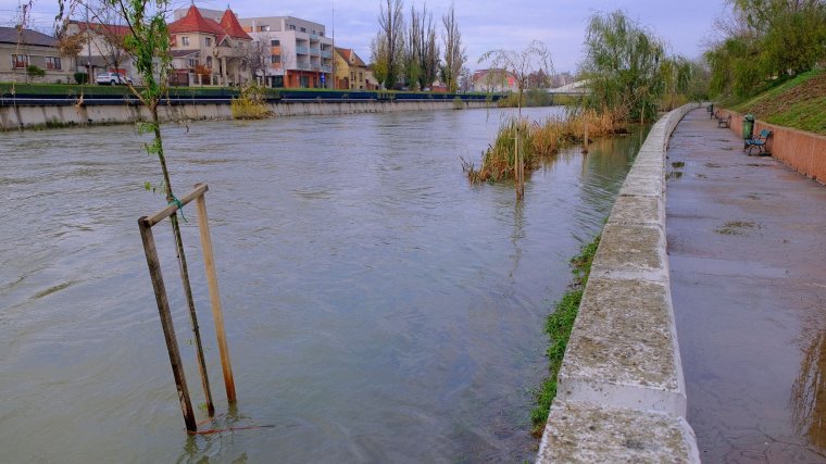 Elsőfokú árvízvédelmi készültséget rendeltek el a hidrológusok 15 folyóra