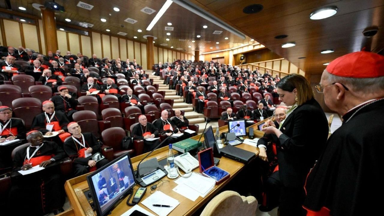 Békére szólítanak fel a bíborosok