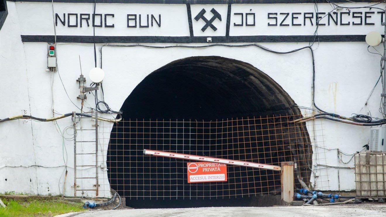 Nagyszalonta Parajd mellé áll