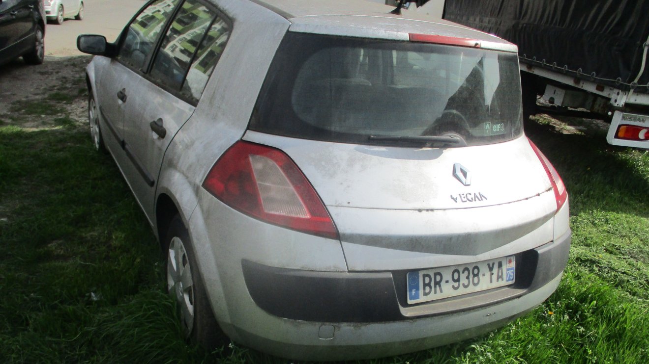 Elhagyott autó Nagyváradon