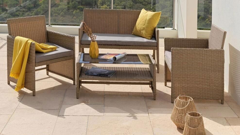 Tippek, hogyan rendezzük be kertünket stílusos kerti garnitúrával (x)