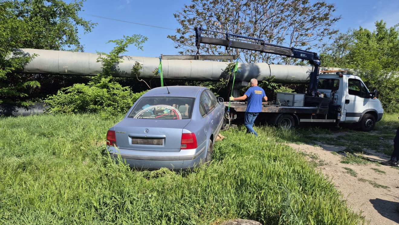 Elhagyott autót szállítottak el