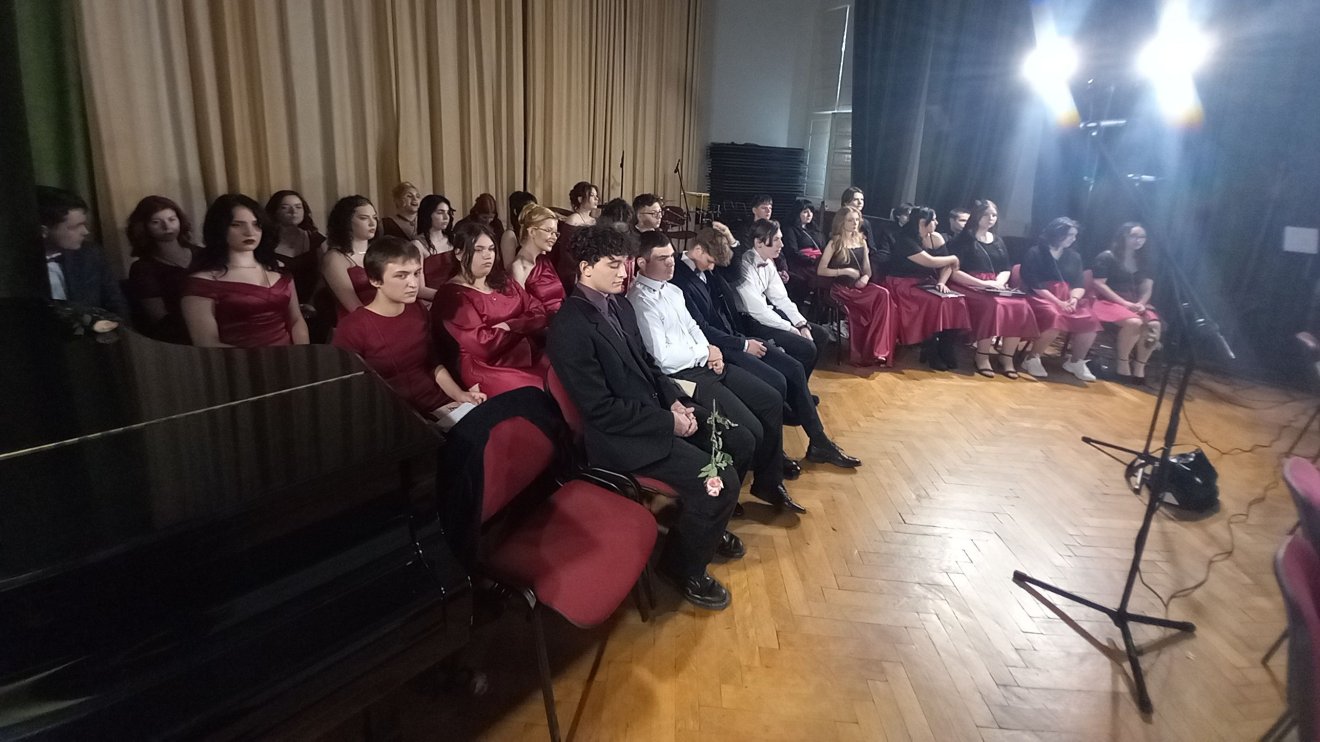 Elballagott a művészeti líceum két végzős osztálya