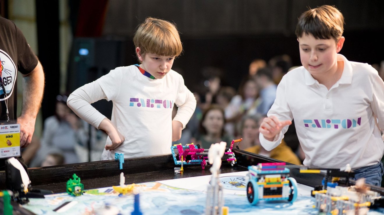 Hongkongba készül a váradi robotikacsapat