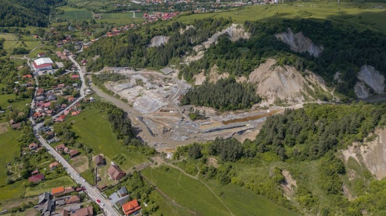 FRISSÍTVE | Negyvenöt parajdi ház lakóit evakuálják a biztonság érdekében