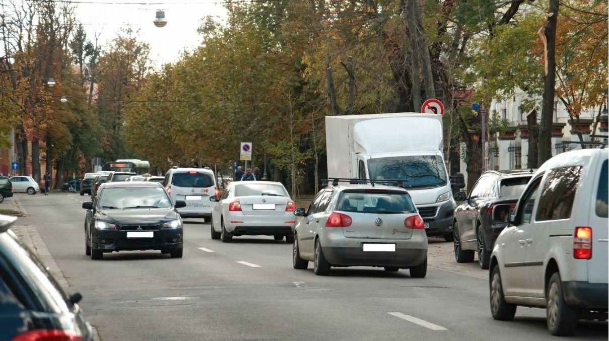 Közvita az útszélesítésről