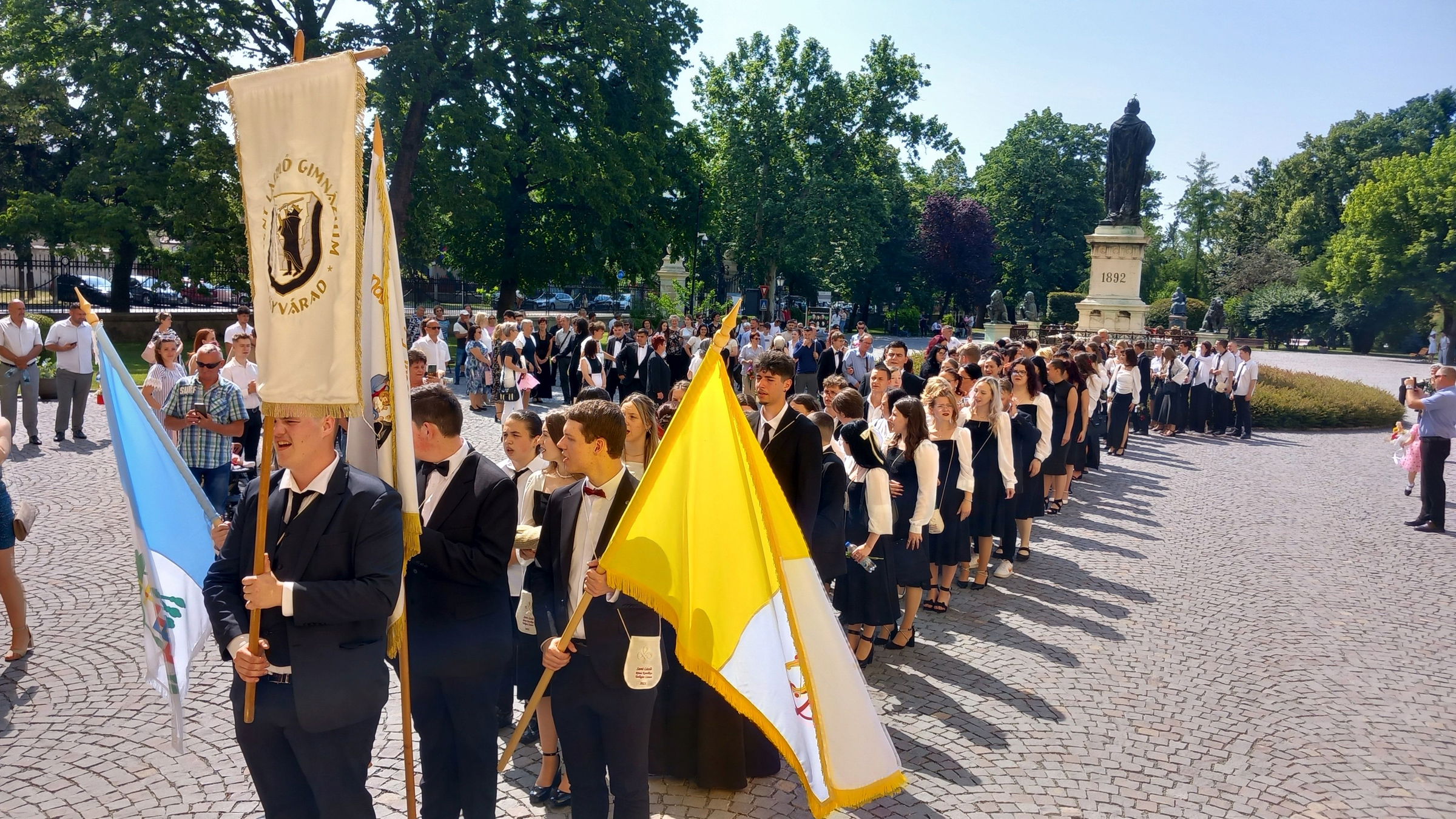 Elballagtak a Szent László Líceum végzős osztályai