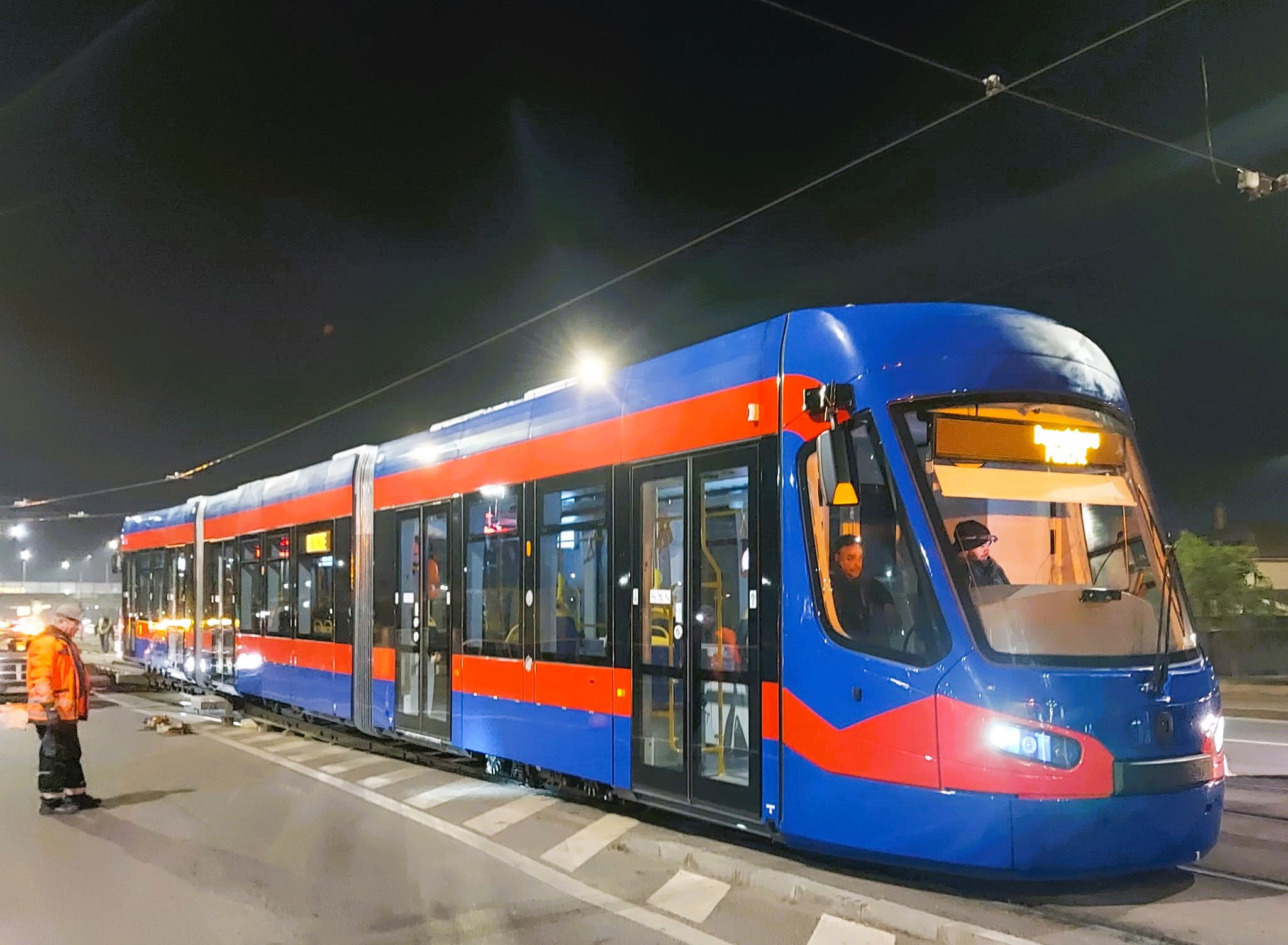 Megérkezett a kilencedik új villamos is Nagyváradra