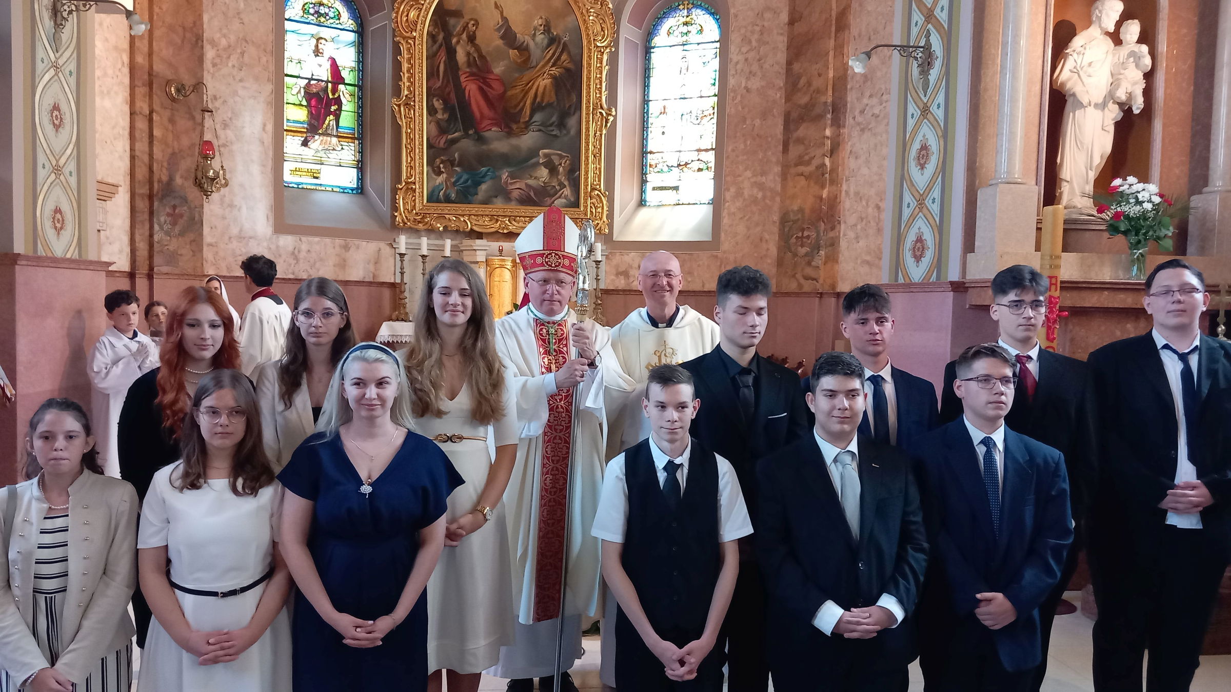 Nagyvárad-szőllősi és váradvelencei fiatalok bérmálkoztak