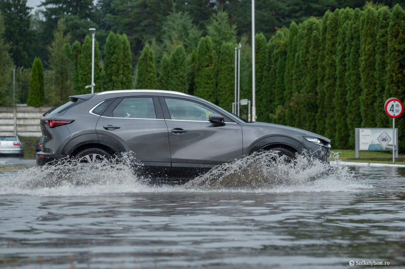 A heves esőzések miatt szüneteltetik az oktatást a fővárosban és környékén