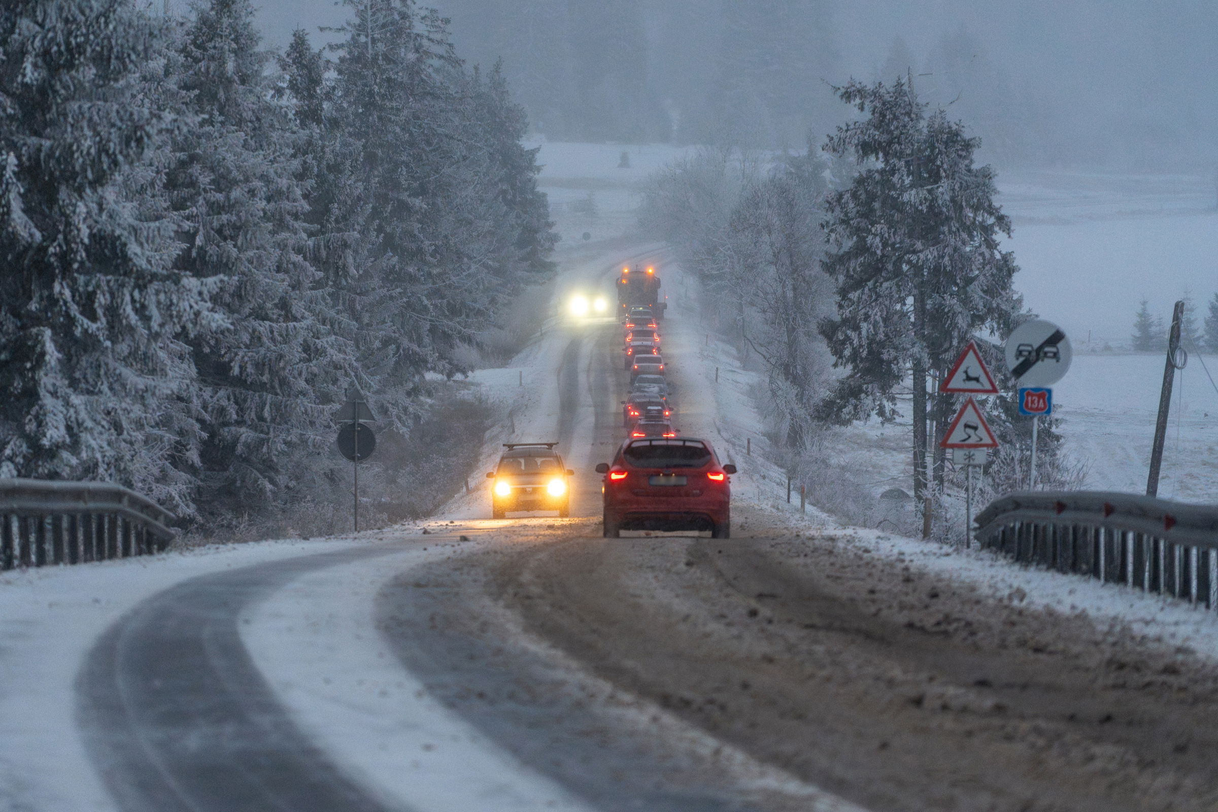 Sárga jelzésű szélriasztás van érvényben péntek estig 27 megye hegyvidékén, Bihar megye is érintett