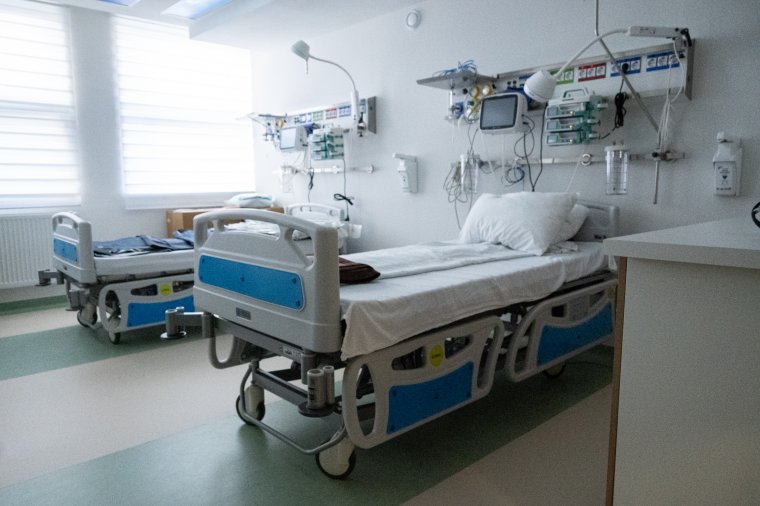 Kiengedték a kórházból a 13 éves diák által megkéselt tanárnőt