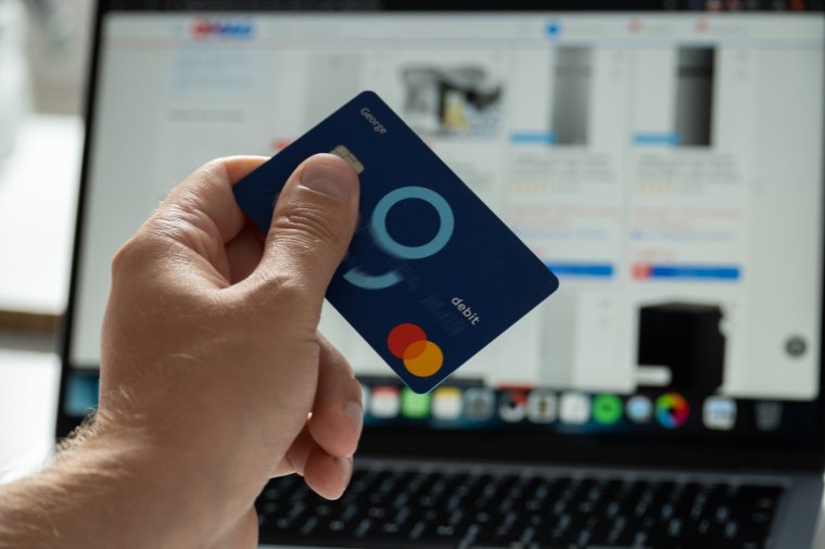 Inkább a bankban tartják a pénzüket a romániaiak – ezt mutatják a friss adatok