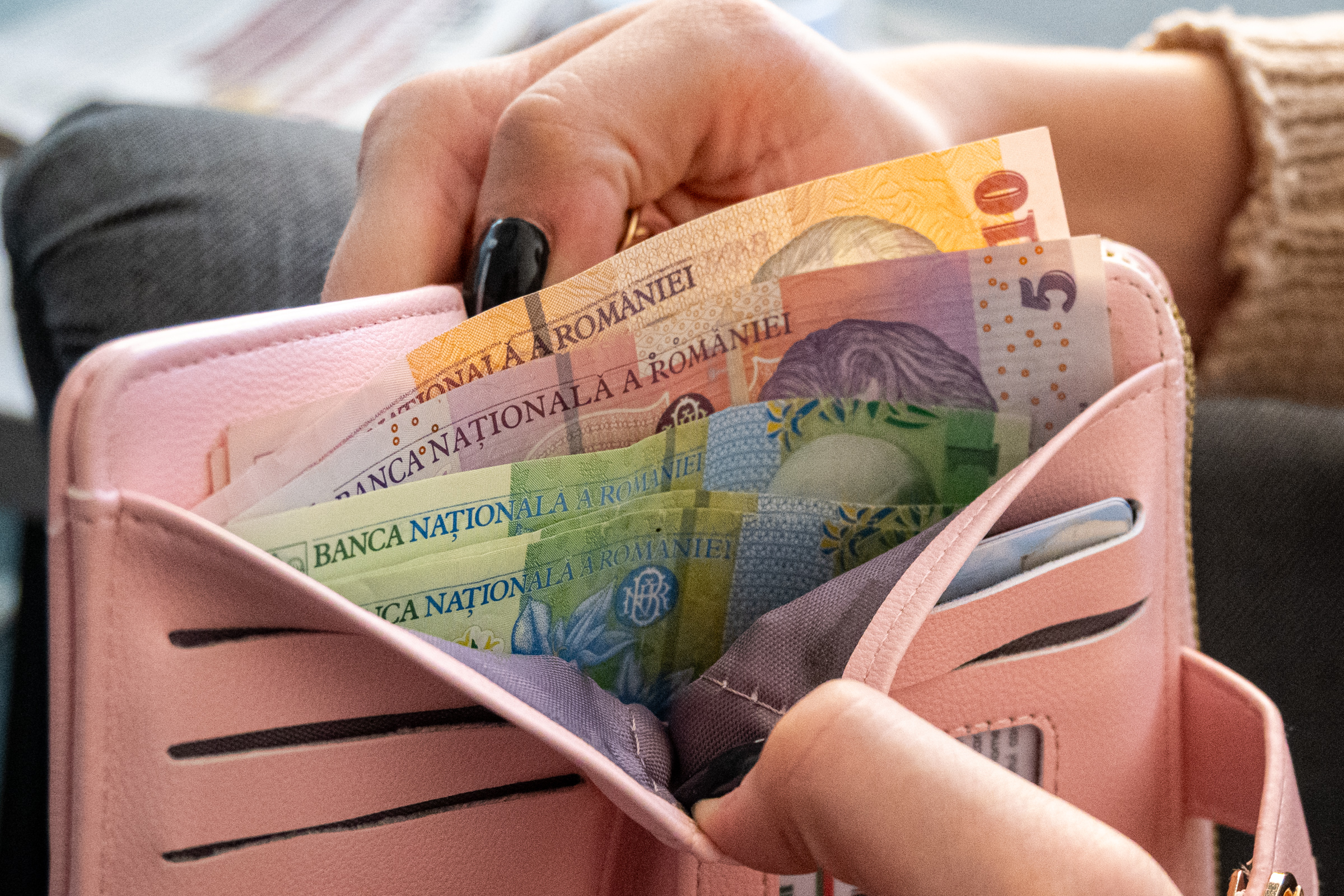 Emelkedhetnek a közalkalmazotti bérek 2027-ben? Ezt mondta Florin Manole az új bértörvényről