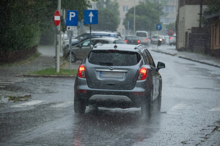 Felhőszakadás és jégeső is jöhet, viharos hétvége elé nézünk