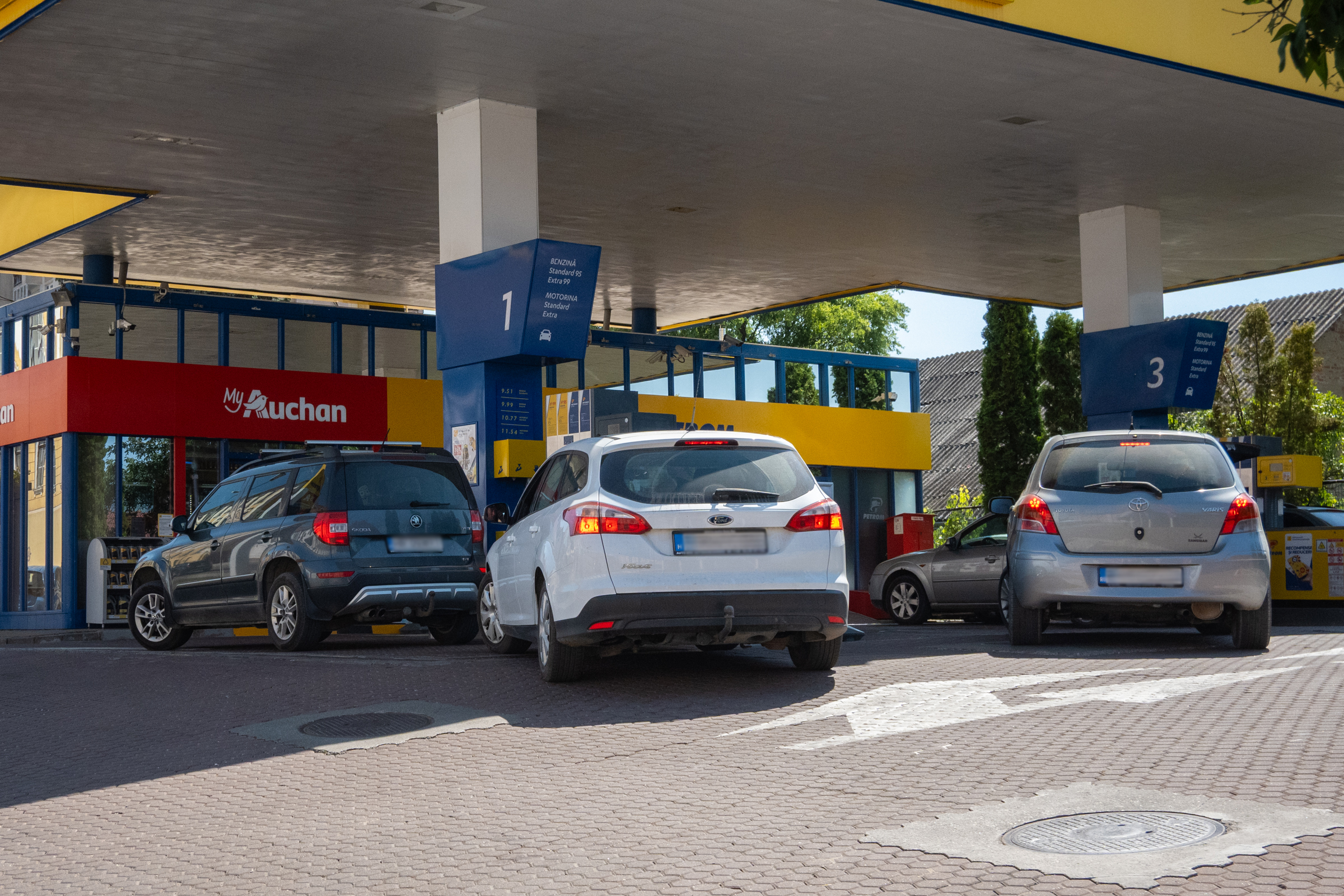 Tizenegy lejből húsz bani mínusz: elindultak lefelé az üzemanyagárak