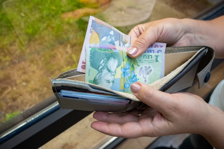 Tizenöt éve nem látott mértékben csökkent az átlagbér reálértéke Romániában