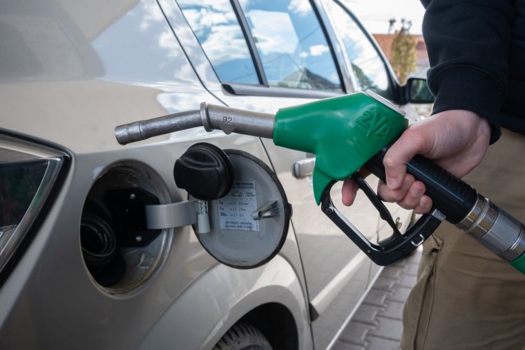 Visszaesett a fogyasztás Romániában: kevesebb üzemanyagot és élelmiszert vásároltak