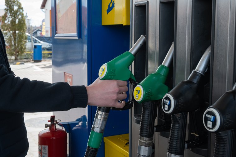 Megindultak lefelé az üzemanyagárak az ortodox húsvét előtt