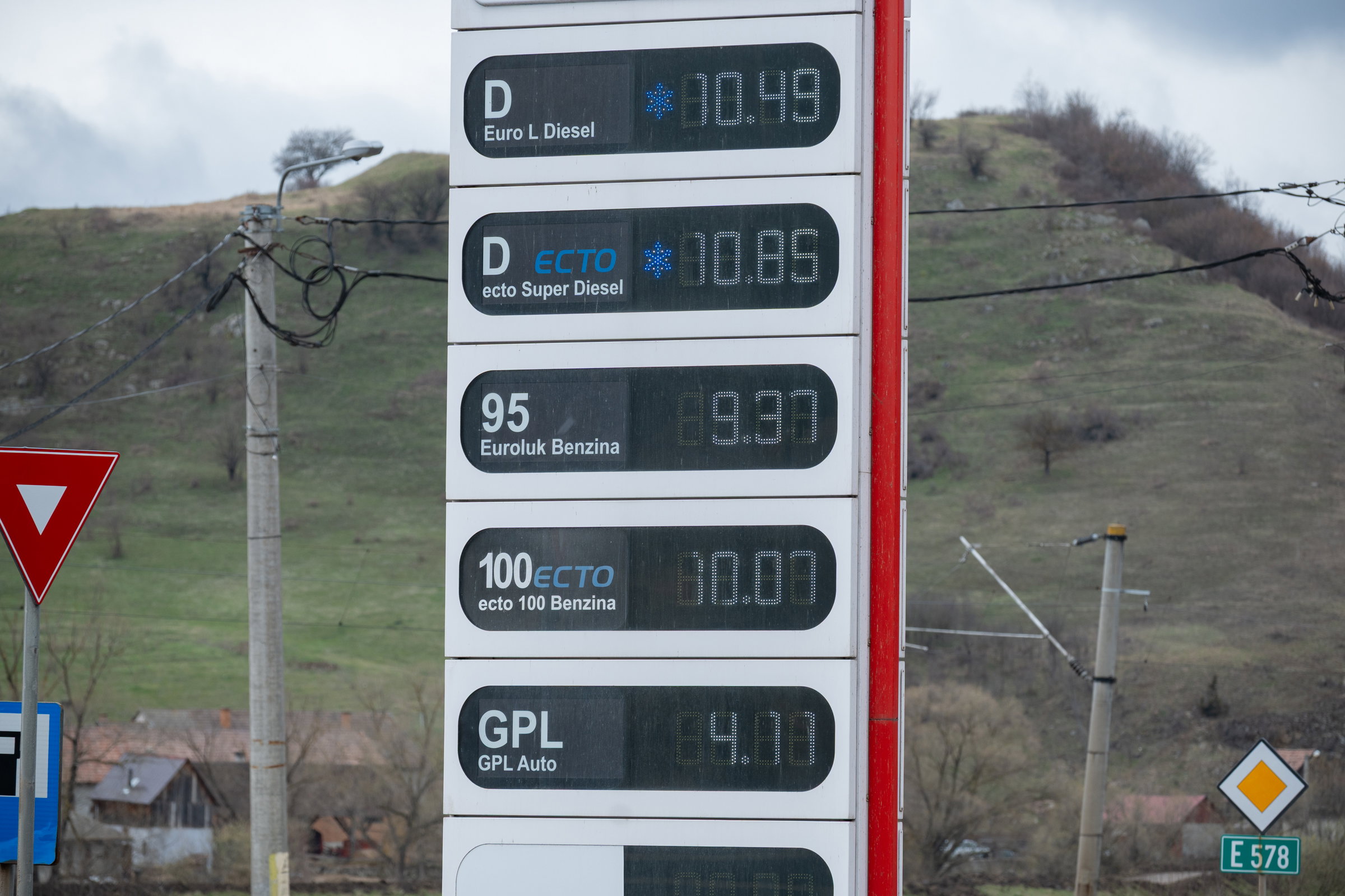 Üzemanyagárak | Jövedékiadó-csökkentés vagy önkéntes hozzájárulás – az egyik javaslatot még a héten elfogadhatják