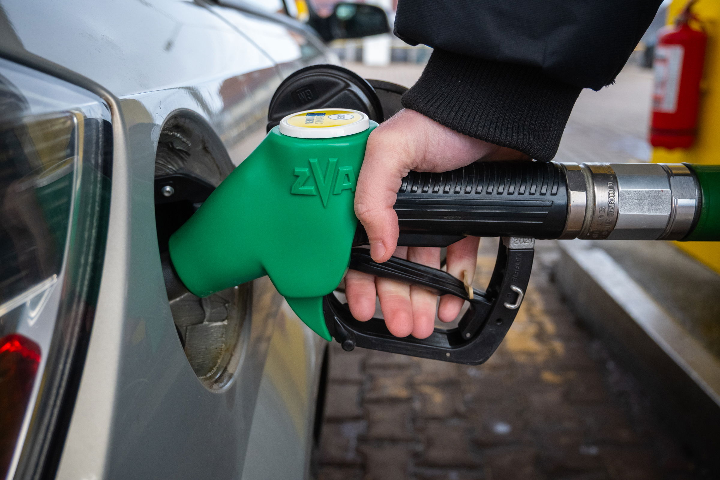 Az uniós átlagnál is magasabbak voltak az üzemanyagárak Romániában február végén – további drágulás várható