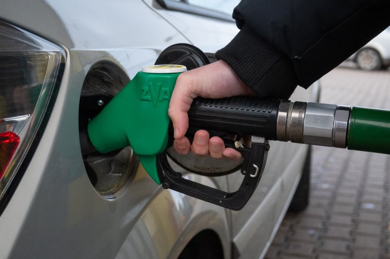 Több megoldási lehetőség is felmerült a kétszámjegyű üzemanyagár elkerülésére