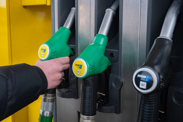 Arcátlan hazugságoknak nevezte a 10 lejes benzinnel és gázolajjal kapcsolatos spekulációkat az energiaügyi miniszter