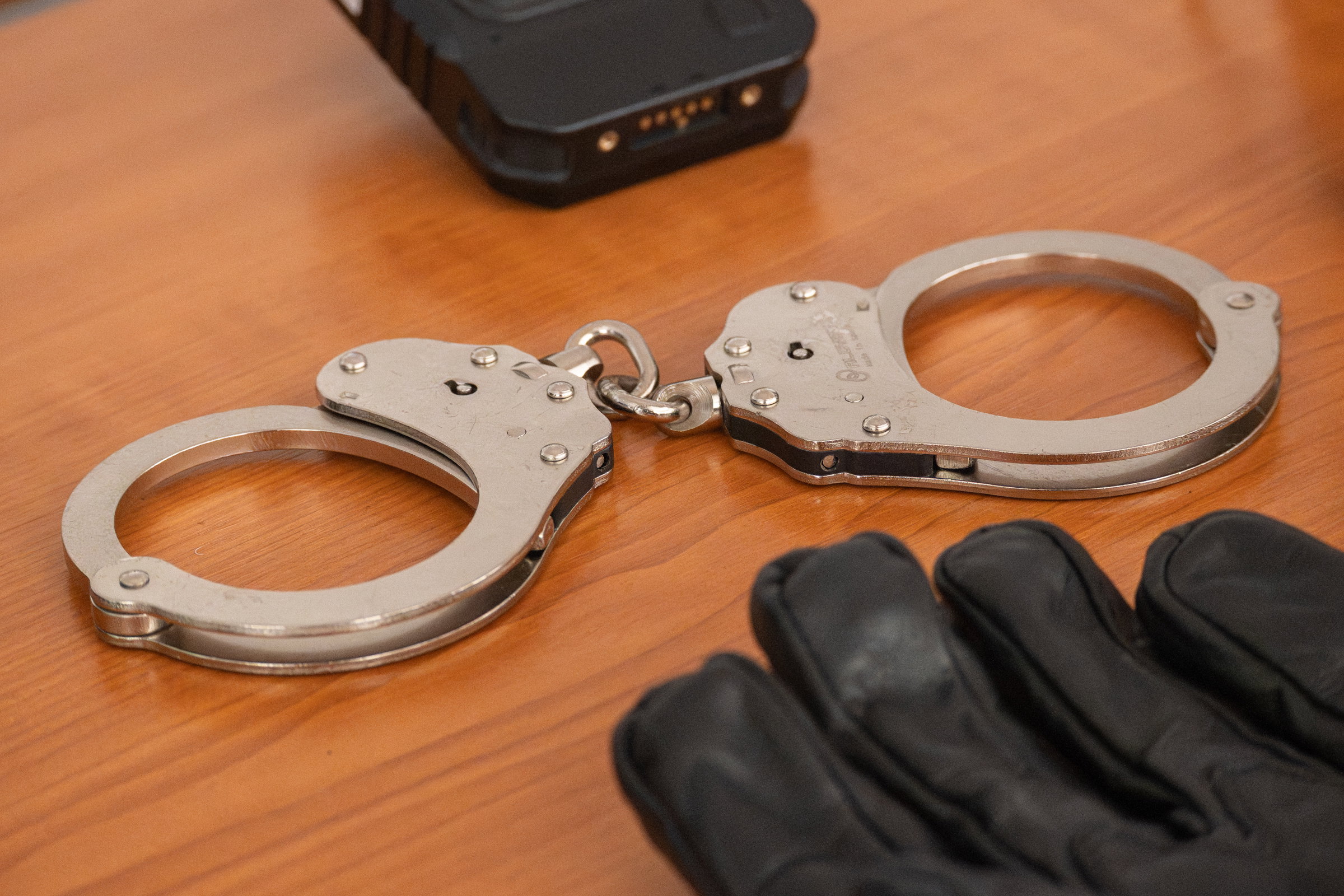 Egy év vizsgálat után bíróság elé áll a váradi iskola szexuális zaklatással vádolt tornatanára