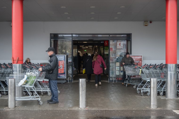 Csökkent a boltok forgalma Romániában – mutatjuk, mely termékeknél a legnagyobb a visszaesés